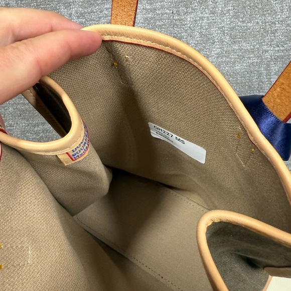 Dooney and Bourke NWT Canvas and Leather Tote Lunch Bag In mushroom - Picture 5 of 7